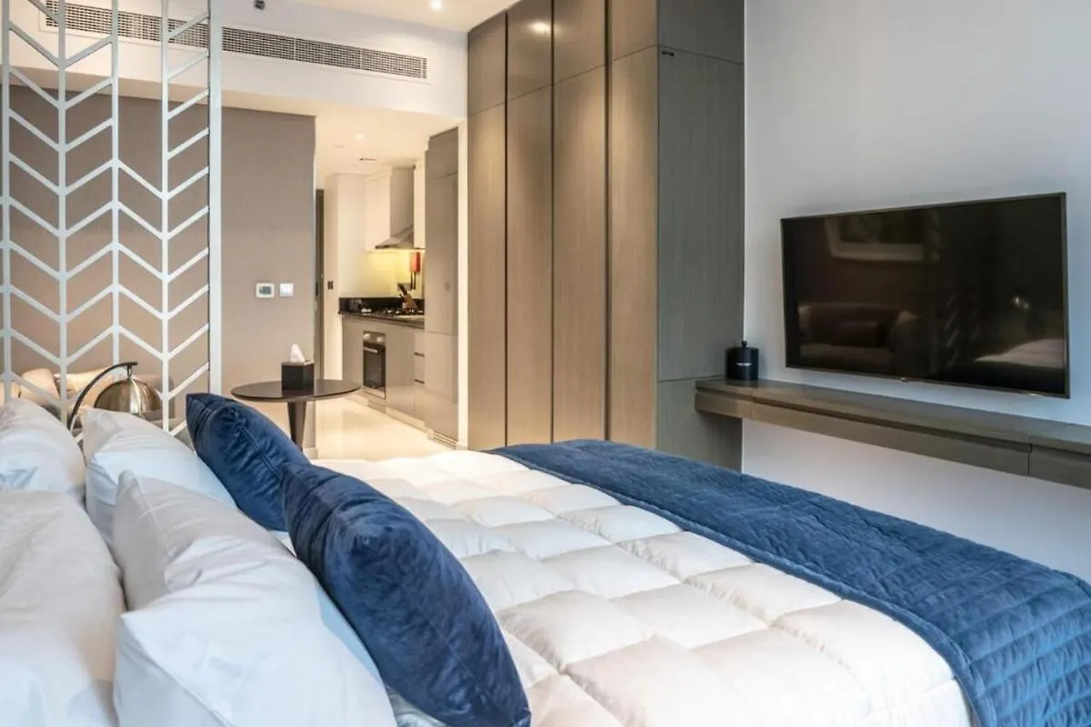 Aws Holiday Homes - Canal Views In A High Floor Dubai Apartment